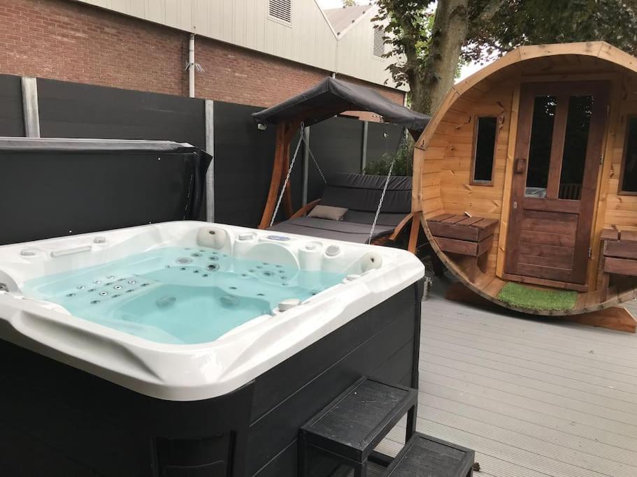 Bed and Breakfast Voormalig Politiebureau Gebruik Welnesstuin Tegen Betaling Ouddorp Exterior foto