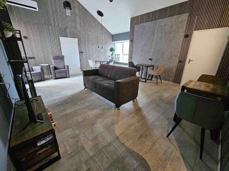 Bed and Breakfast Voormalig Politiebureau Gebruik Welnesstuin Tegen Betaling Ouddorp Exterior foto
