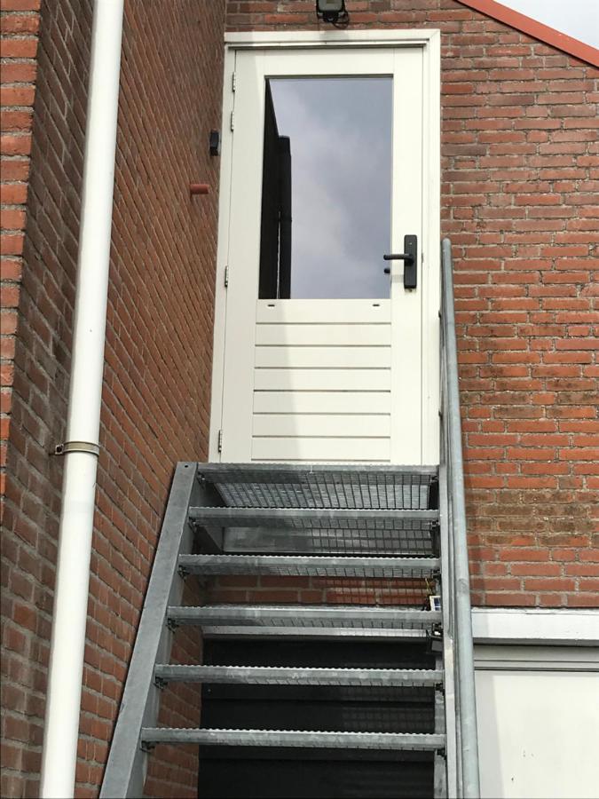 Bed and Breakfast Voormalig Politiebureau Gebruik Welnesstuin Tegen Betaling Ouddorp Exterior foto
